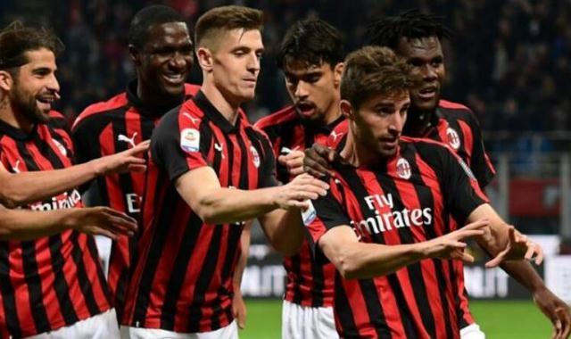 AC米兰主场完胜拉齐奥,红黑军团重燃争冠希望